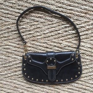 MICHAEL KORS CLUTCH WRISTLET, gold studs